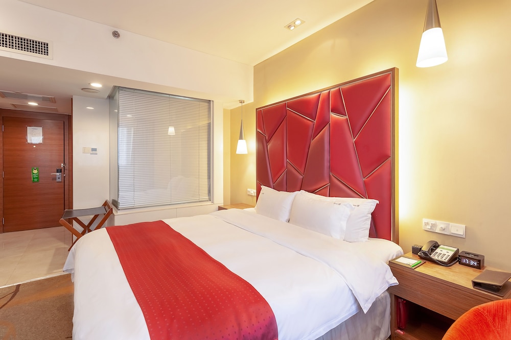 Standard Room, 1 King Bed - Photo 3