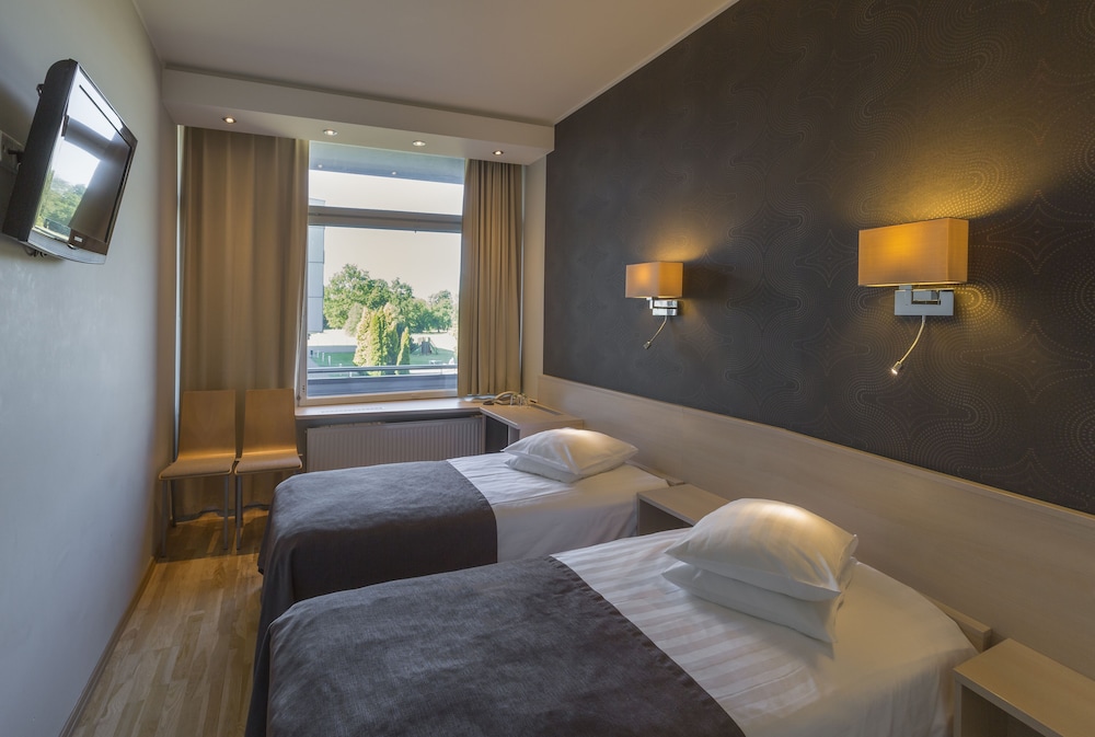 Standard Twin Room, Balcony photo 2