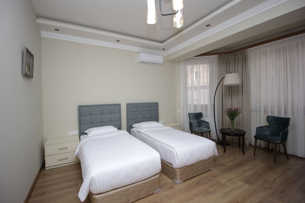 Basic Twin Room, City View photo 1