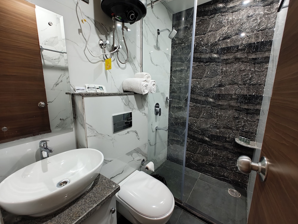 Deluxe Room - Photo 3