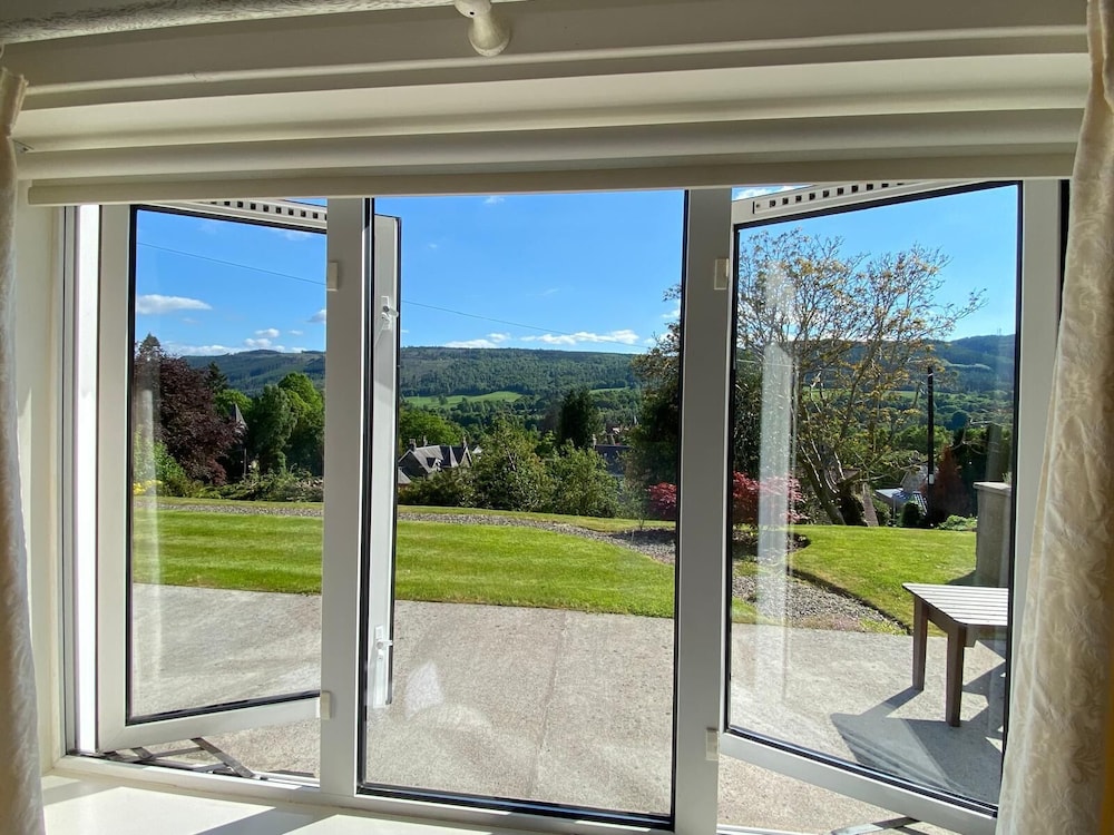 Classic Double or Twin Room, Non Smoking, Valley View photo 3
