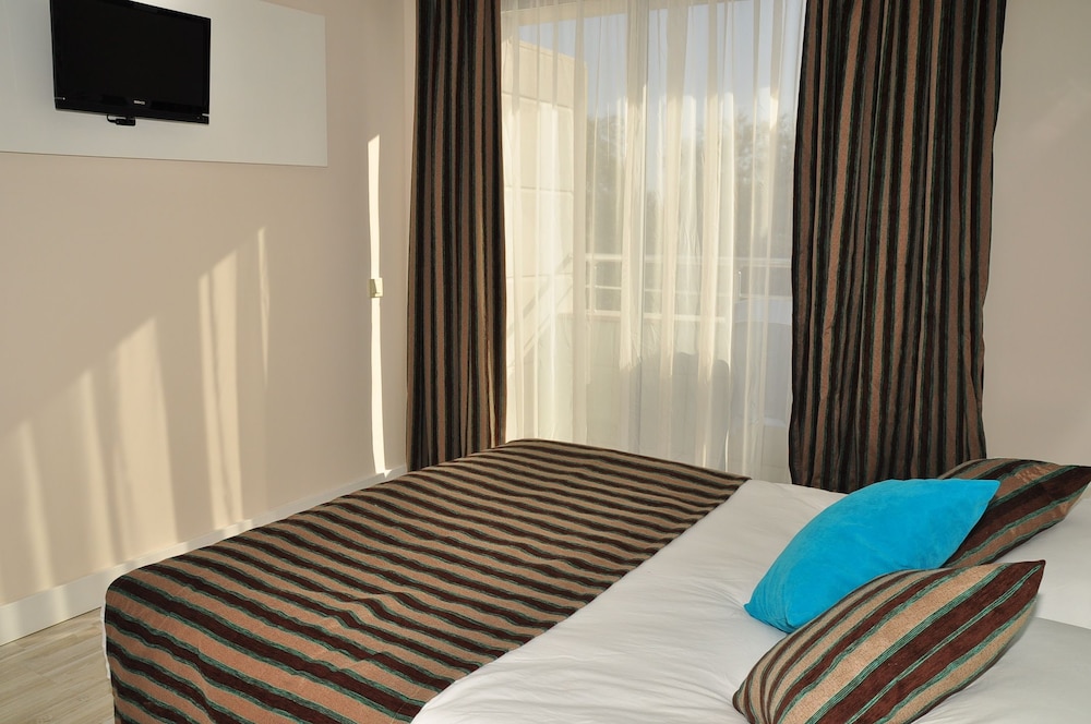 Standard Double Room (One Double Bed, With Balcony) photo 2