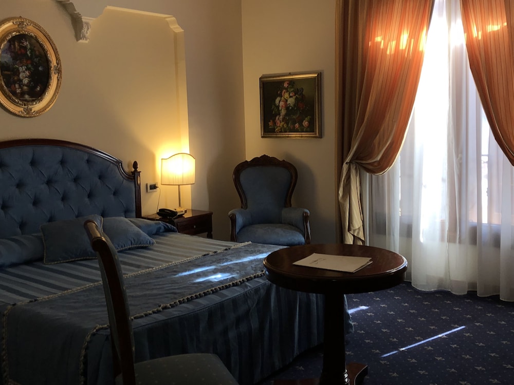 Comfort Room - Photo 2