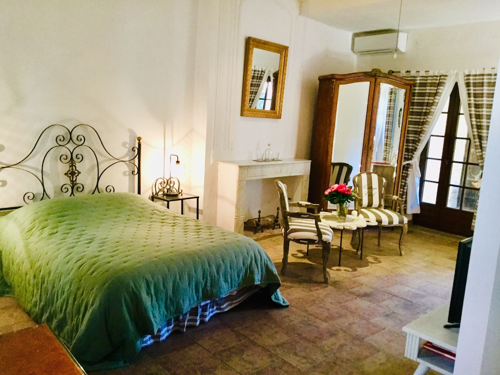 Superior Suite, 1 Queen Bed, Terrace (Chemin de Ronde) photo 2