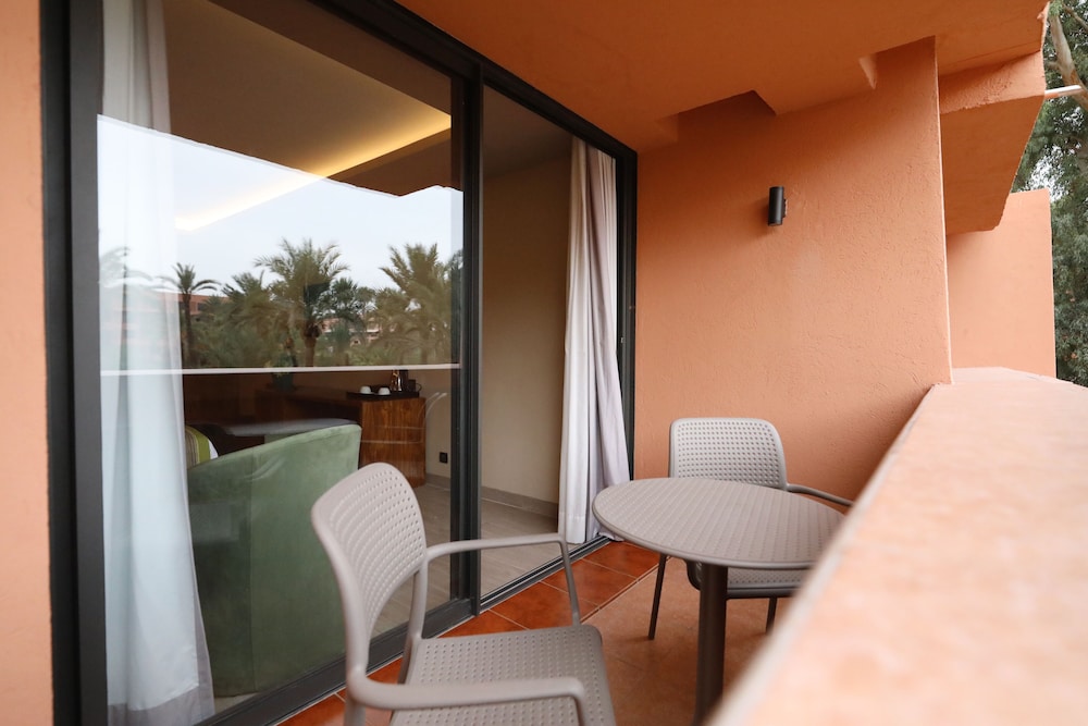 Deluxe Room King Bed Pool View