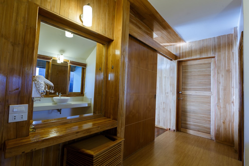 Beach Front Bungalow photo 3