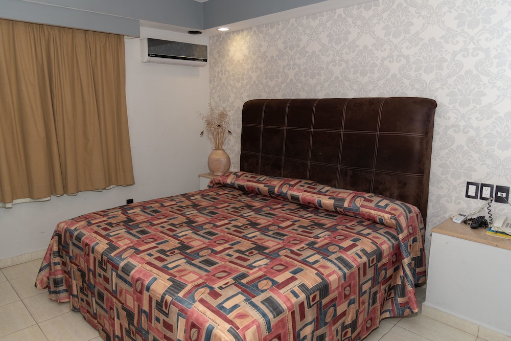 Standard Room, 1 King Bed photo 1