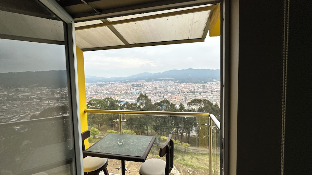 Deluxe Room, Balcony, City View photo 3