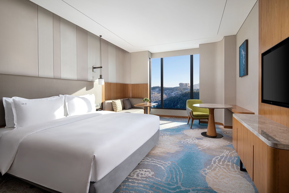Standard Room, 1 King Bed (YuanBao Mountain View)