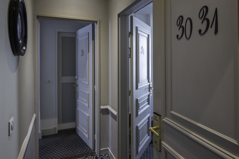 Family, 2 rooms - Complimentary soft minibar, Chromecast, courtesy tray, Snacks and digital press photo 1