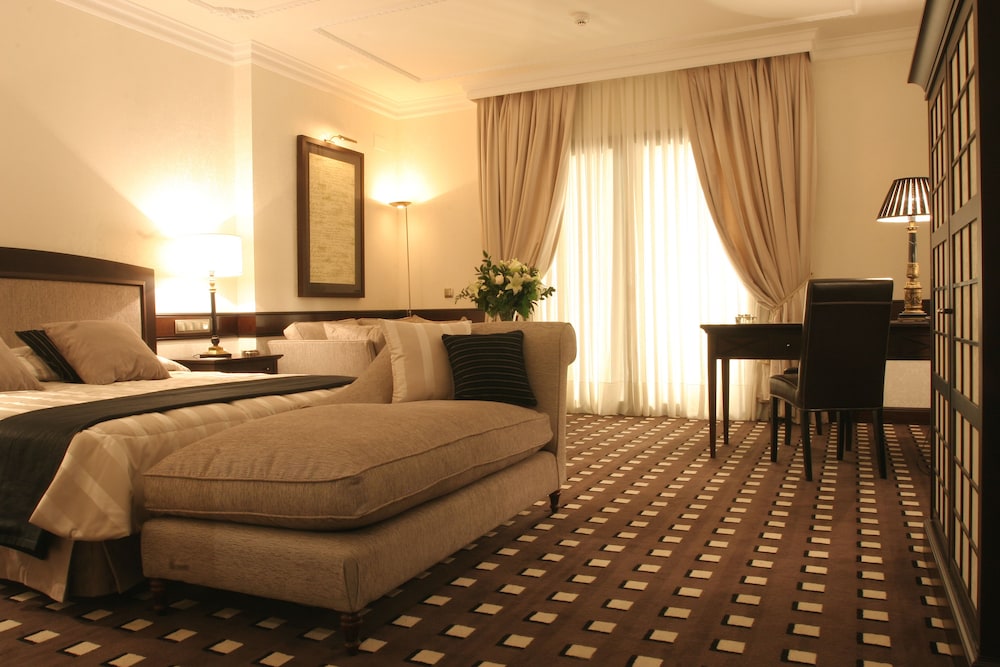 Deluxe Double Room Single Use - Photo 3