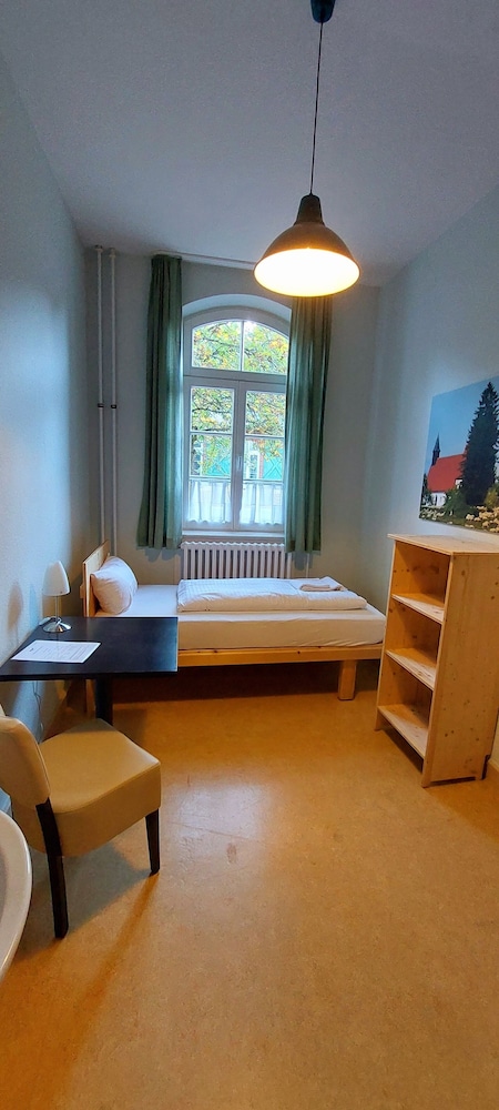 Basic Single Room, Garden View photo 3