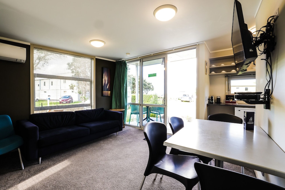Motel - 2 Bedroom (Beachside) photo 2