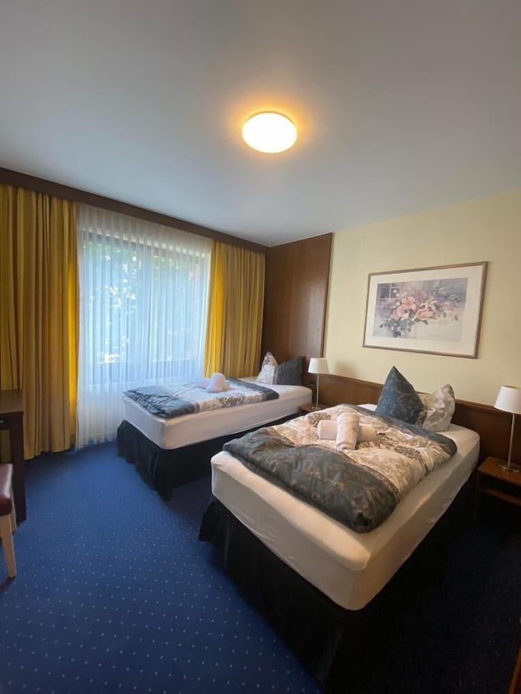 Basic Twin Room, Private Bathroom (Doppelzimmer mit 2 Betten) photo 1