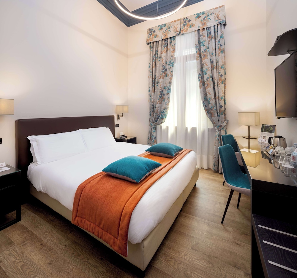 Deluxe Room, 1 Queen Bed - Photo 5