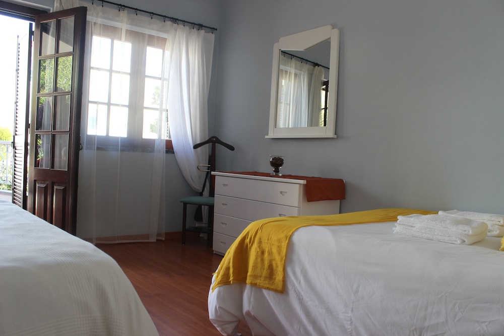 Double Room, Shared Bathroom (Dream Wave)