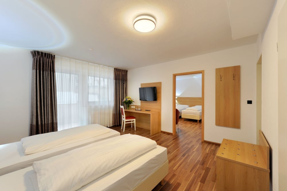 Quadruple Room - Photo 1