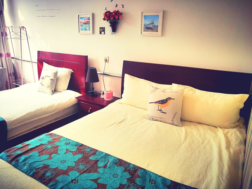 Economy Triple Room photo 3