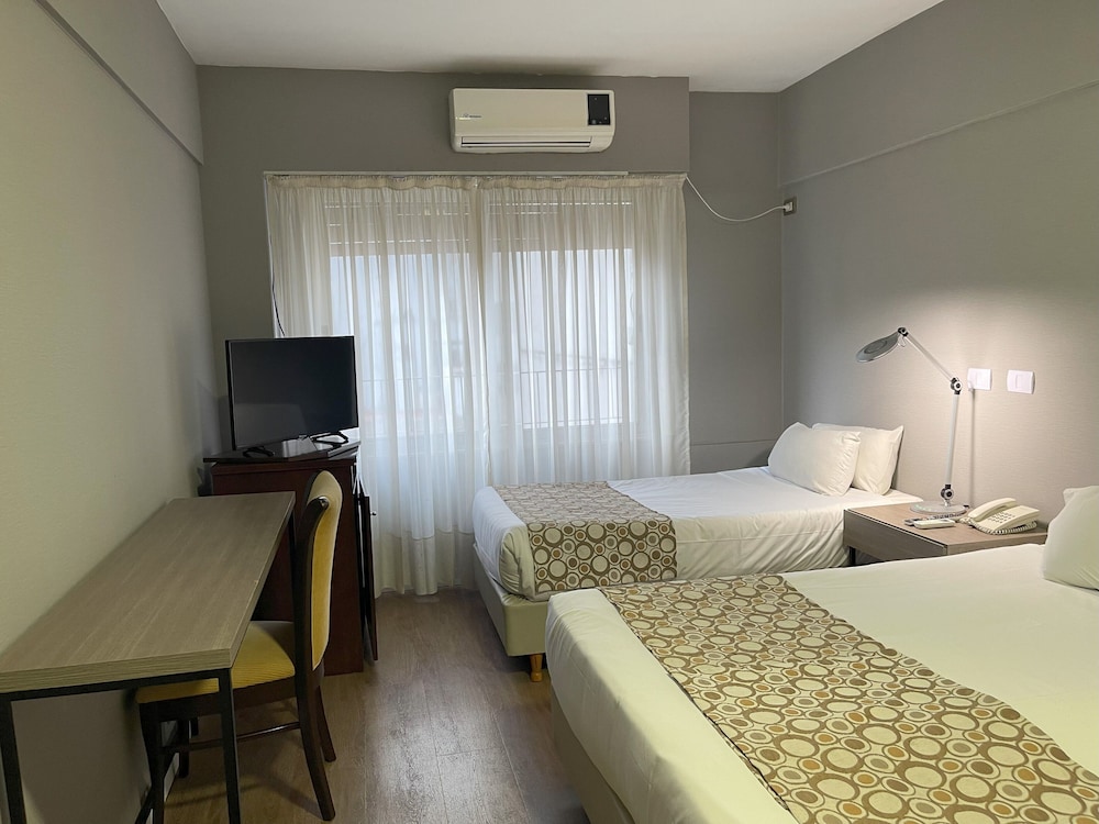 Economy Triple Room photo 2