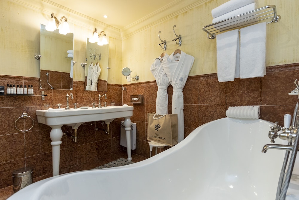 Superior Suite, 1 Bedroom, Mountain View, Garden Area photo