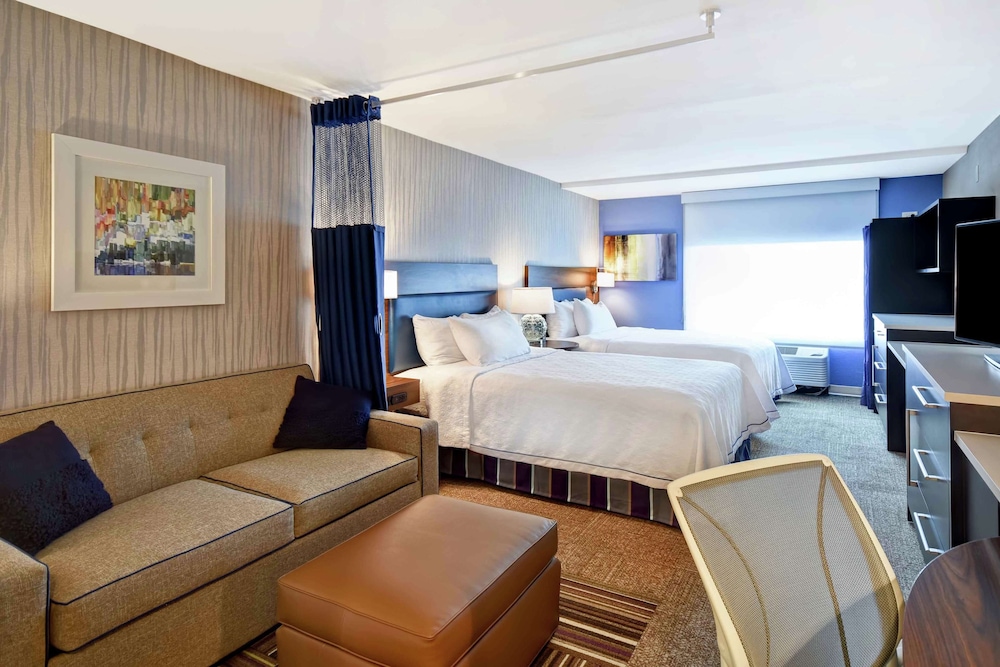 Suite, 2 Queen Beds, Accessible (Mobility & Hearing, Roll-in Shower) - Photo 2