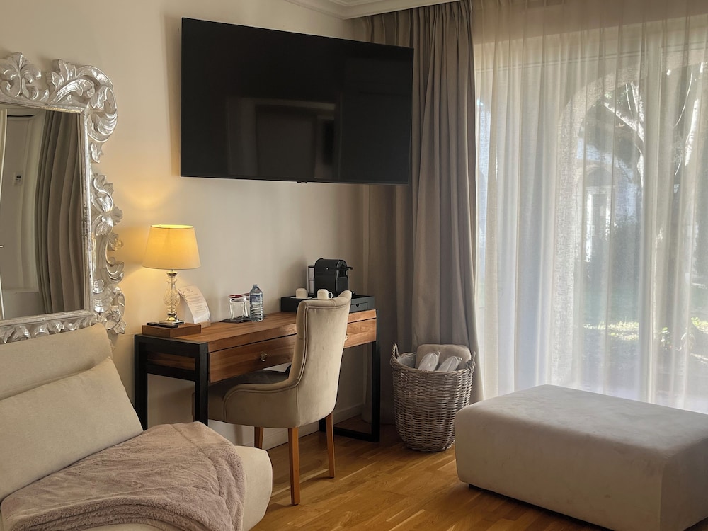 Superior Double Room, Pool View (Terre Blanche) photo 2