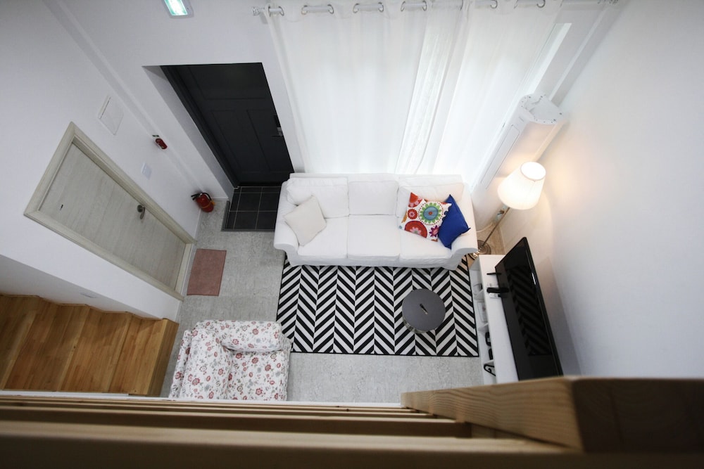 Deluxe House photo 3