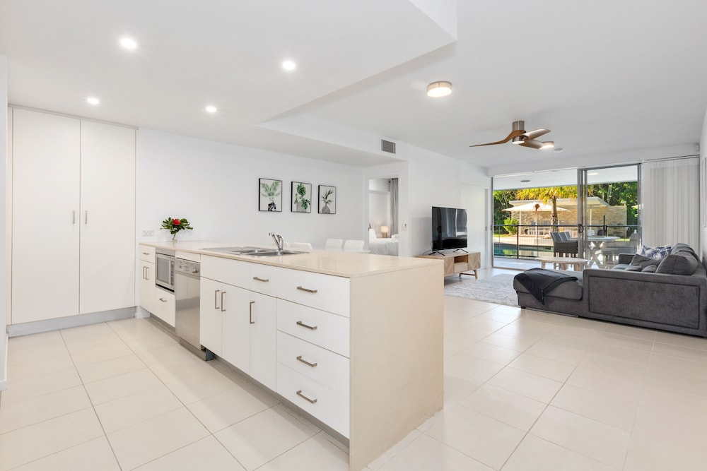 Family Apartment, 3 Bedrooms, Pool Access, Lagoon View photo 2