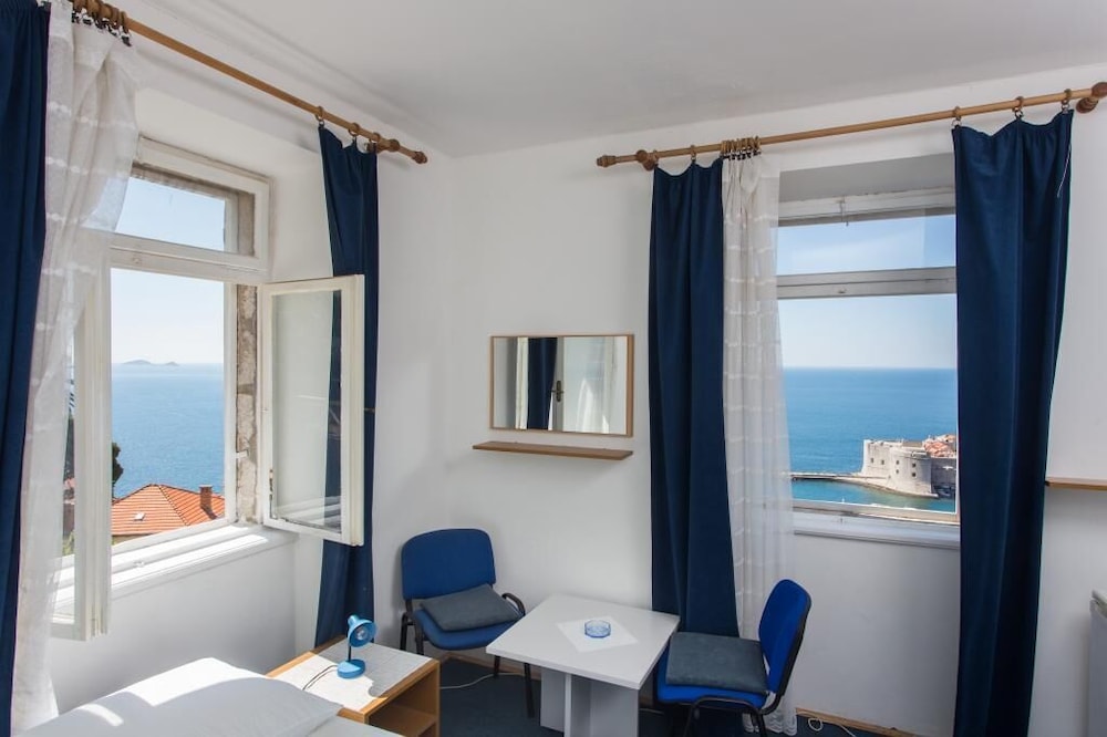 Apartment (Two Bedroom Apartment With Balcony)