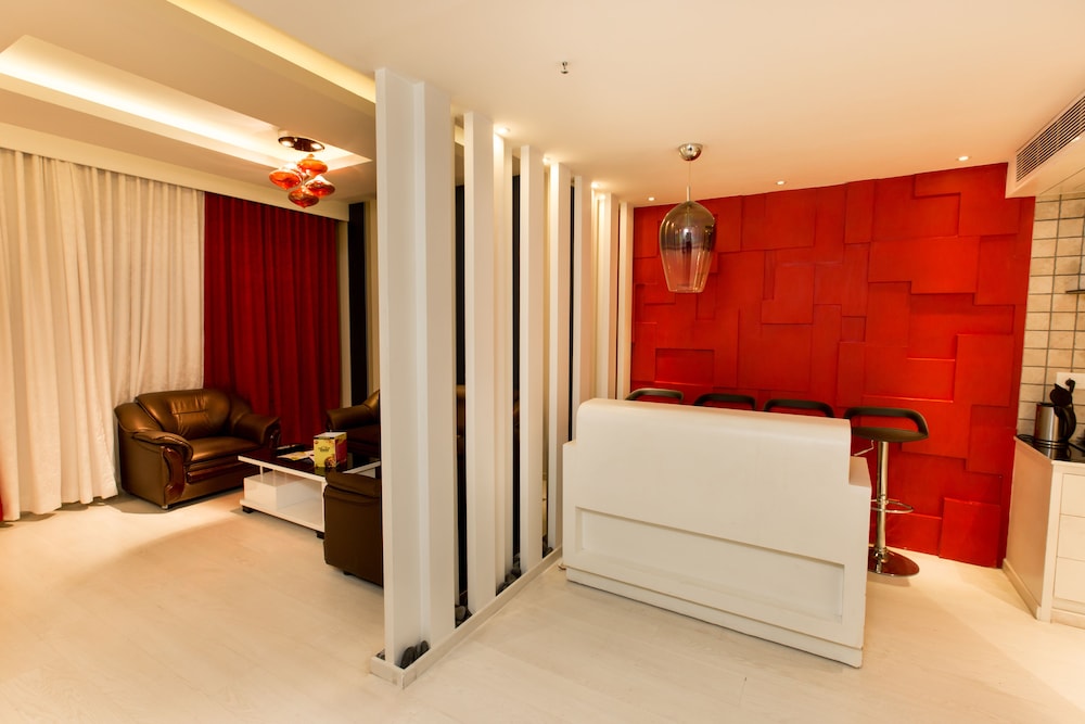 Executive Suite, City View Executive Suite, City View