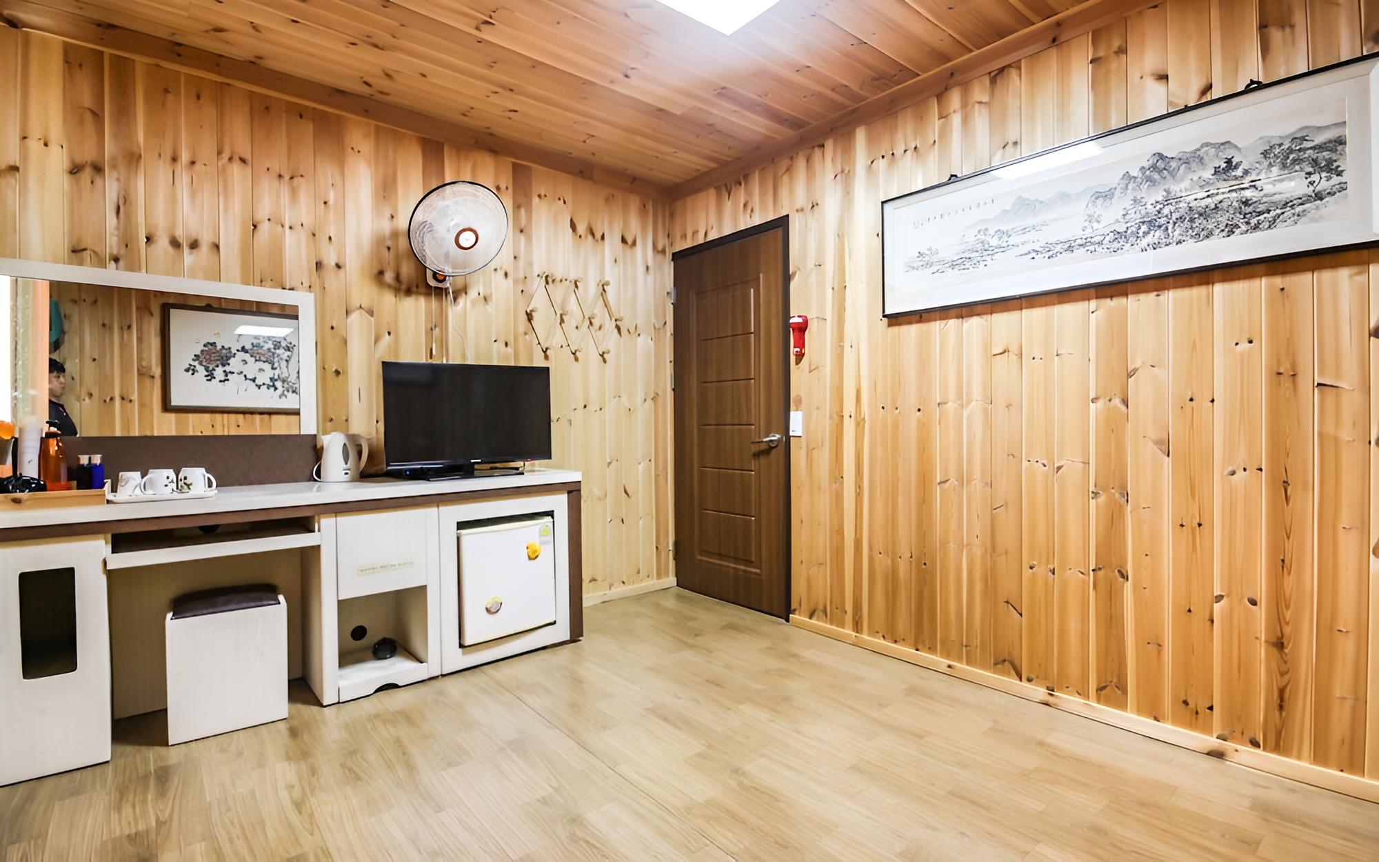 Room (Korean-style Ondol Room) photo 3