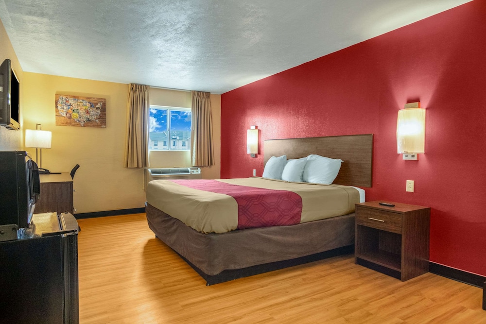 Standard Room, 1 King Bed - Photo 1