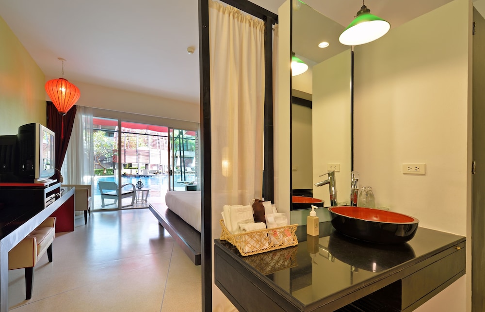 Deluxe Room, Pool Access - Photo 5