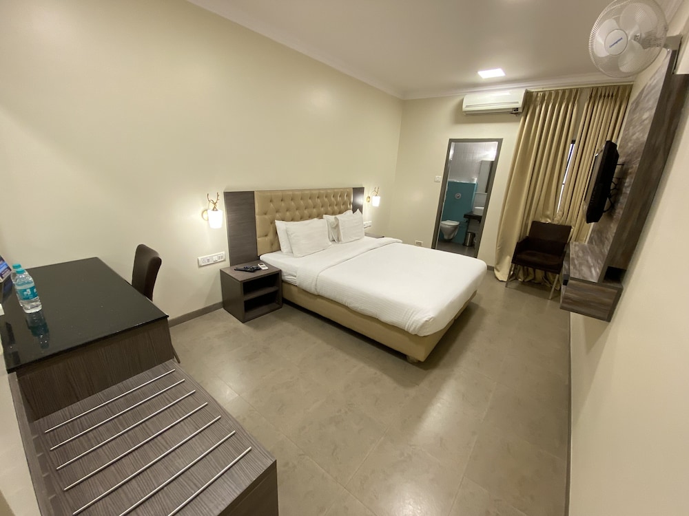 Ibis King Room