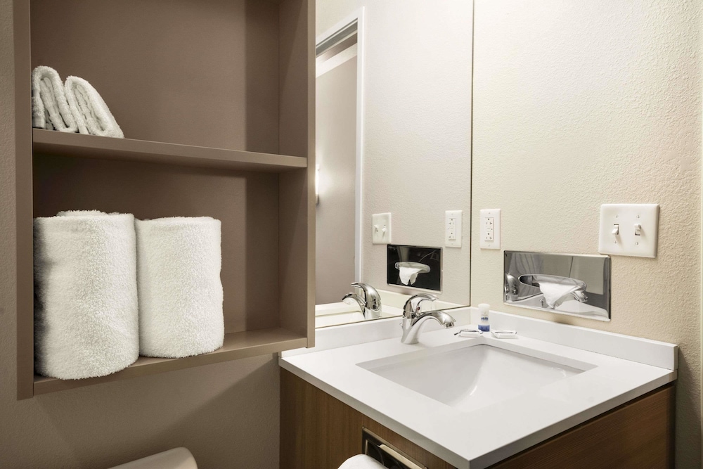 Deluxe Room, 1 King Bed with Sofa bed, Non Smoking photo 2