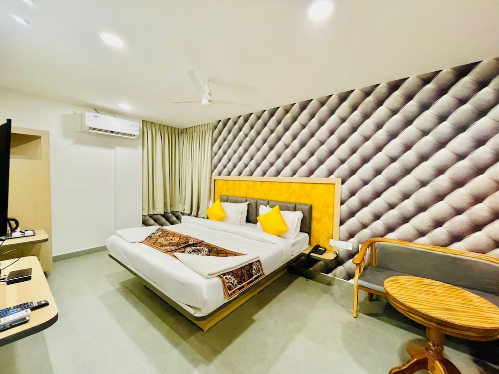 DELUXE ROOM - Photo 16