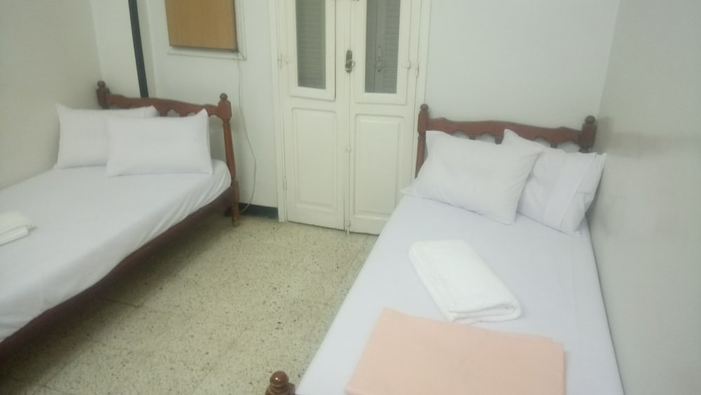 Basic Twin Room, 2 Twin Beds, City View photo 2