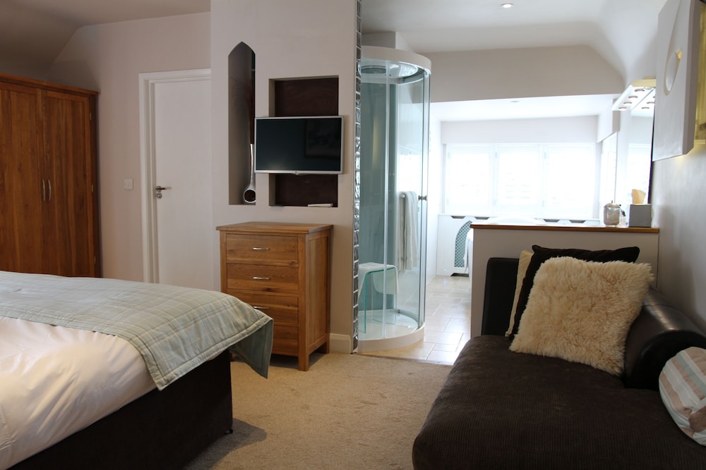 Suite (Lavender) photo 2