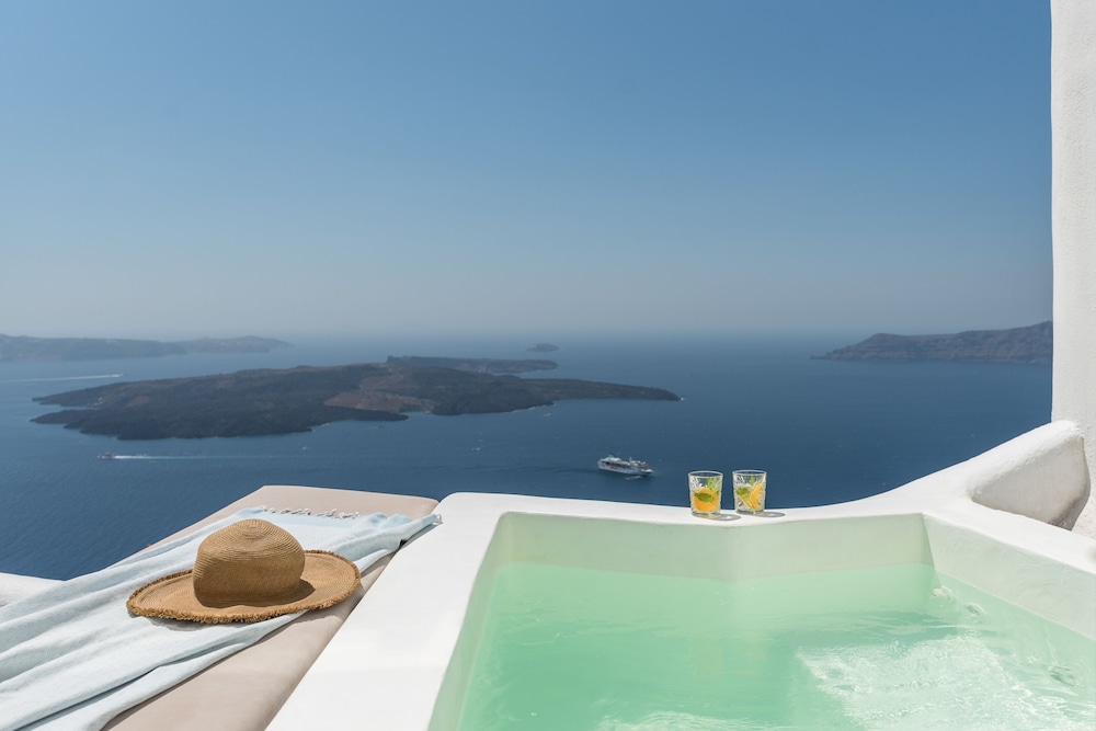 Deluxe Suite, Jetted Tub, Sea View photo 3