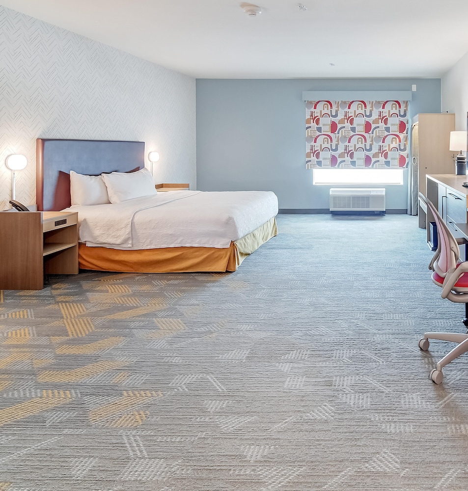 Suite, 1 King Bed, Accessible (Roll-in Shower)