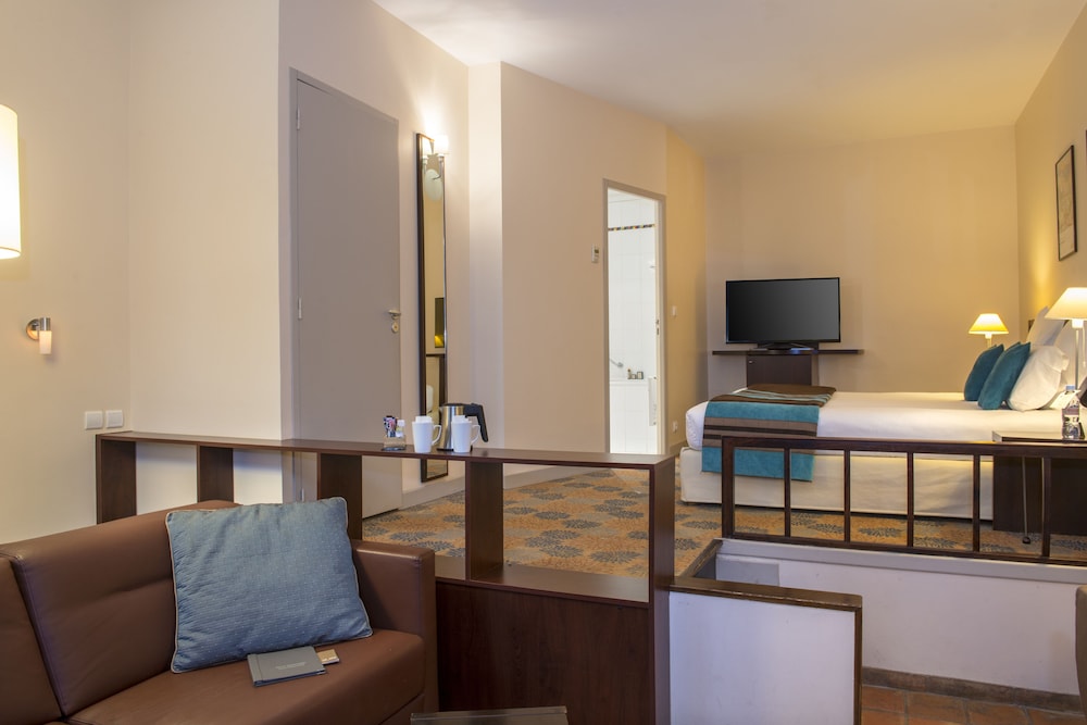 Family Room - Photo 4