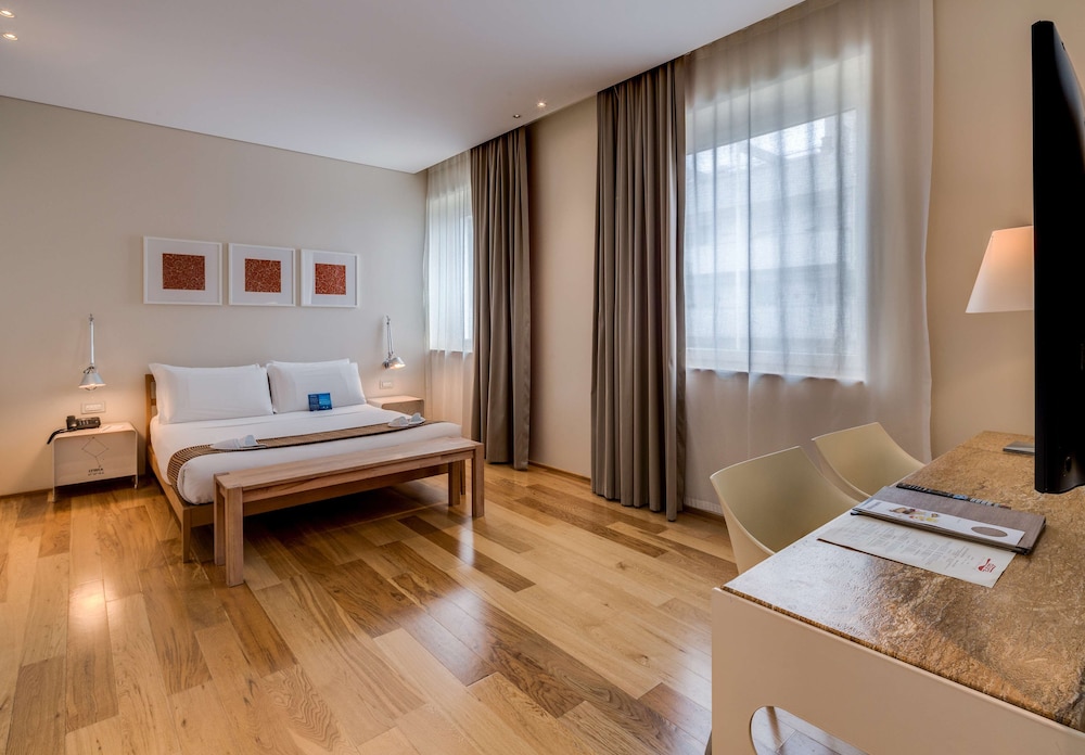 Superior Room, 1 Queen Bed - Photo 13