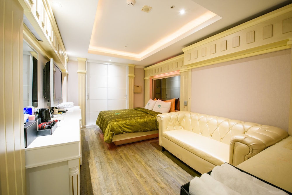 Standard Double Room photo 3