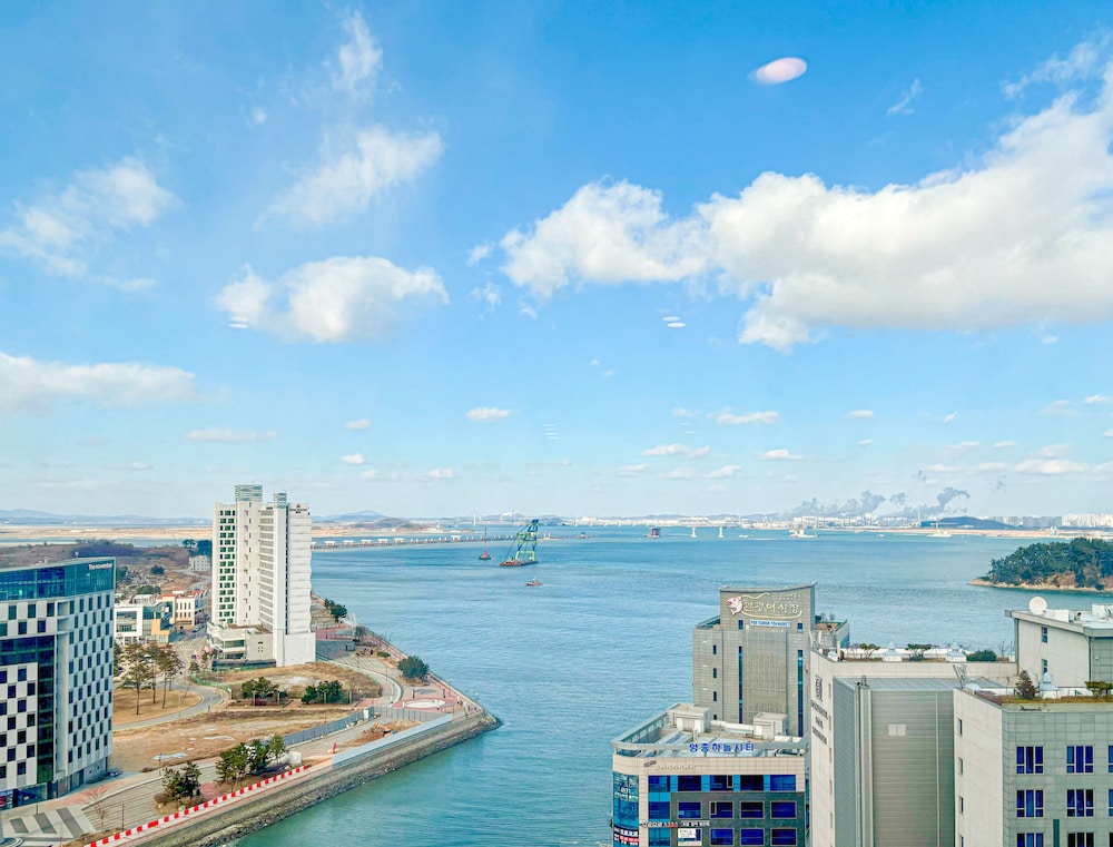 Standard Twin Room, Harbor View - Photo 9