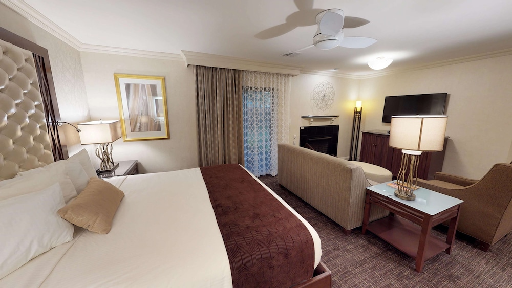 Suite, 1 King Bed, Non Smoking, Fireplace (Bunk beds) - Photo 3