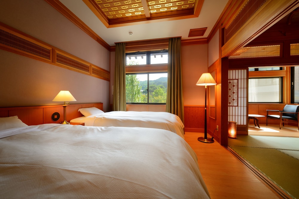 Japanese Western Room (Twin Room + 10 + 6 Tatami Mats) photo 3
