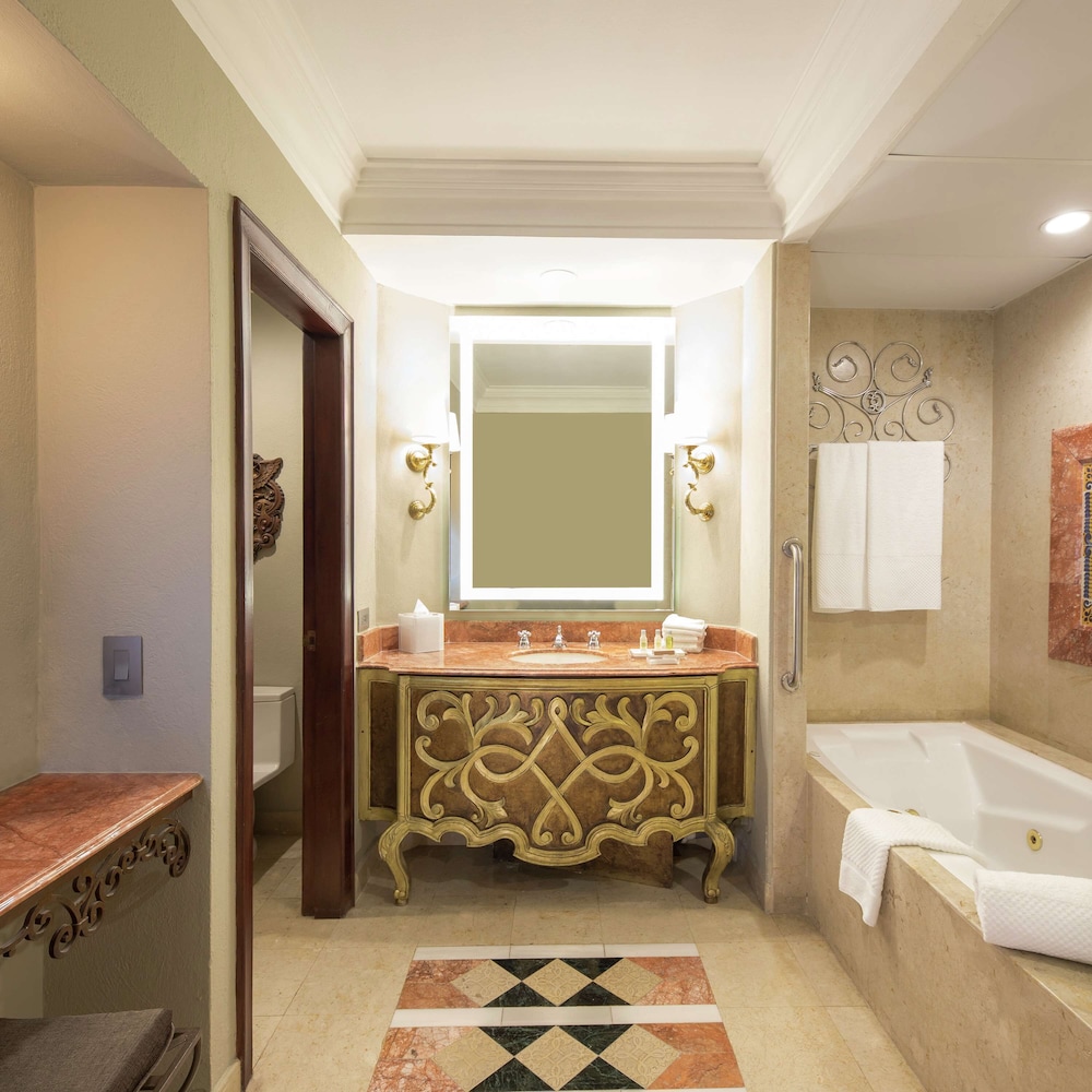 Deluxe Room, 2 Queen Beds (Executive) - Photo 2