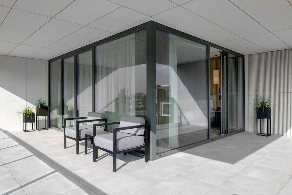 Suite, 1 Bedroom, Terrace - Photo 9