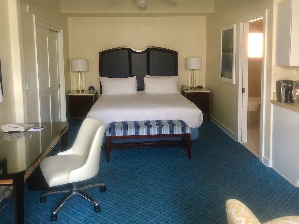 Suite, 1 King Bed with Sofa bed, Garden View - Photo 6