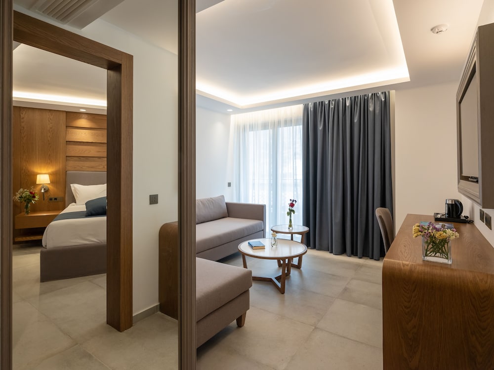 Royal Suite, 2 Bedrooms, Sea Facing thumbnail 5